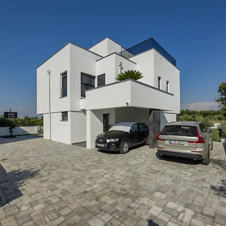 Elena Villa