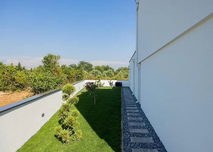 Elena Villa